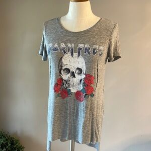 ROSIE HARLOW women’s BORN FREE distressed SKULL print high low super soft tee SM